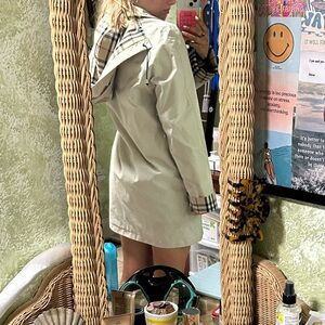 Burberry lightweight beige jacket